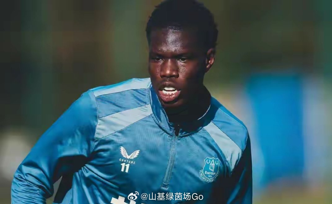 随着切尔西2-0，曼城3-2，利物浦2-1，英超积分榜更新：榜尾易主英超第7轮大战收官！曼城哈兰德双响豪取7连胜领跑；切尔西内托双响零封对手；利物浦客场2-1逆转布伦特福德。
富勒姆拿下赛季首胜逃出降级区，积分榜榜尾队伍更换，英超保级区大乱斗！ ​