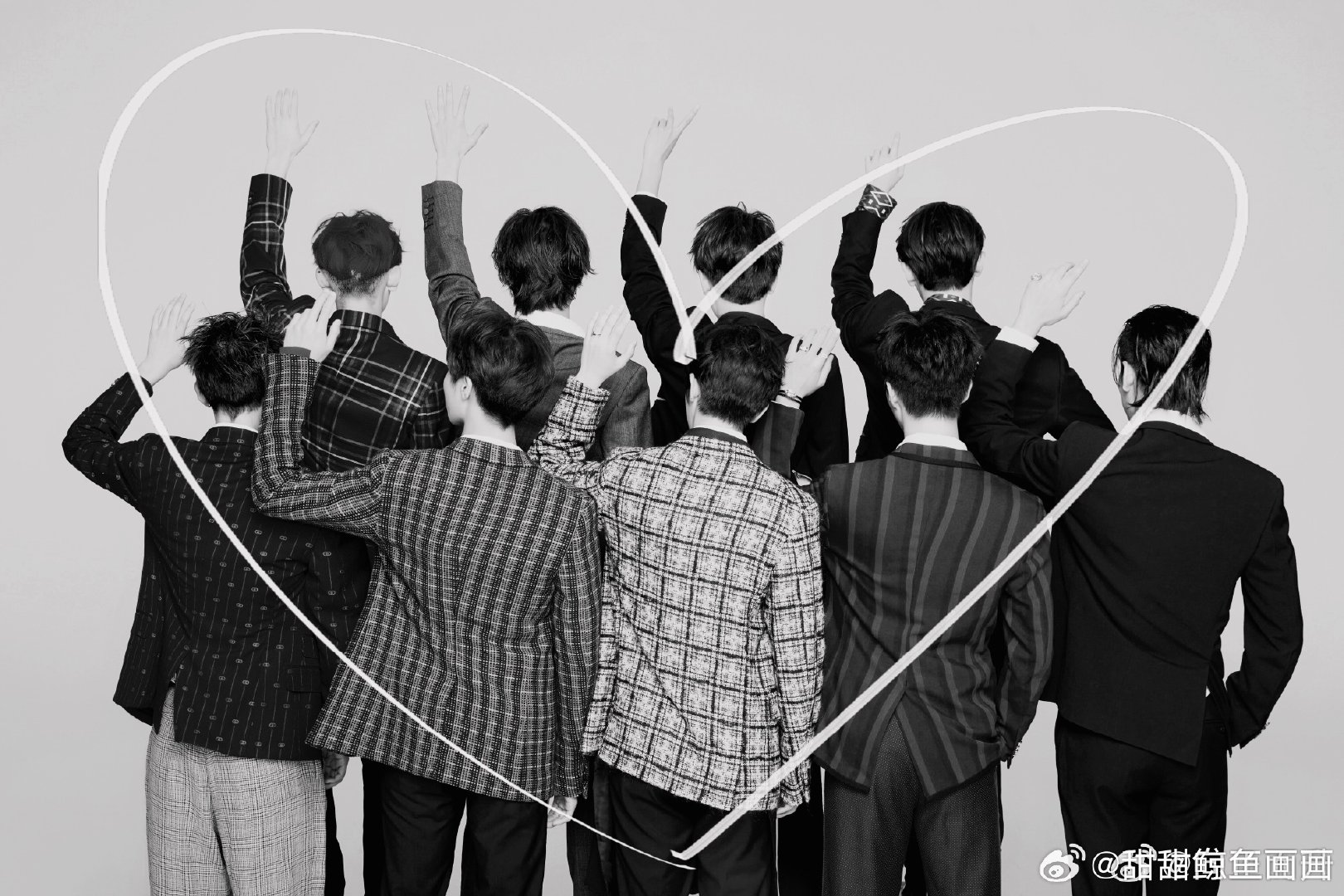 #NINEPERCENT[超话]# 山外青山楼外楼，我的少年百分九，蔡徐坤，陈立农，范丞丞，黄明昊，林彦俊，朱正廷，王子异，王琳凯，尤长靖，想你们了，又去翻了偶像练习生。翻着回忆录好像又回到了当年的时光#带着边框一起拍# ​