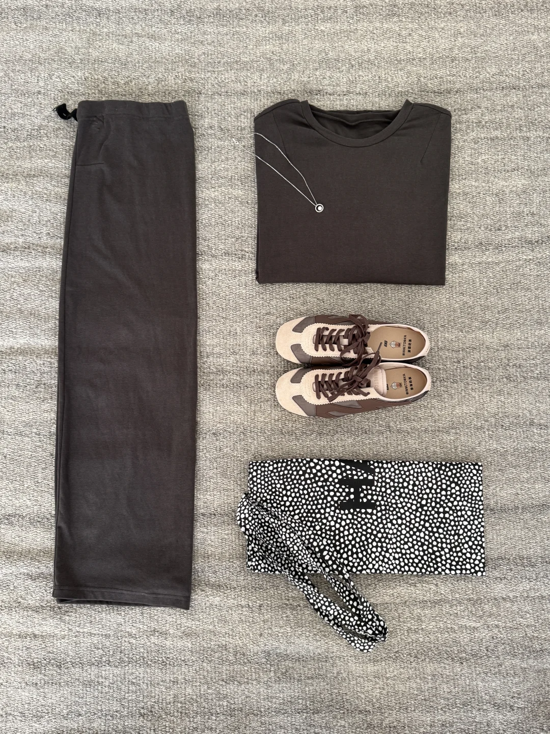 30岁后的穿搭，只想向优衣库＆Muji 看齐｜9套