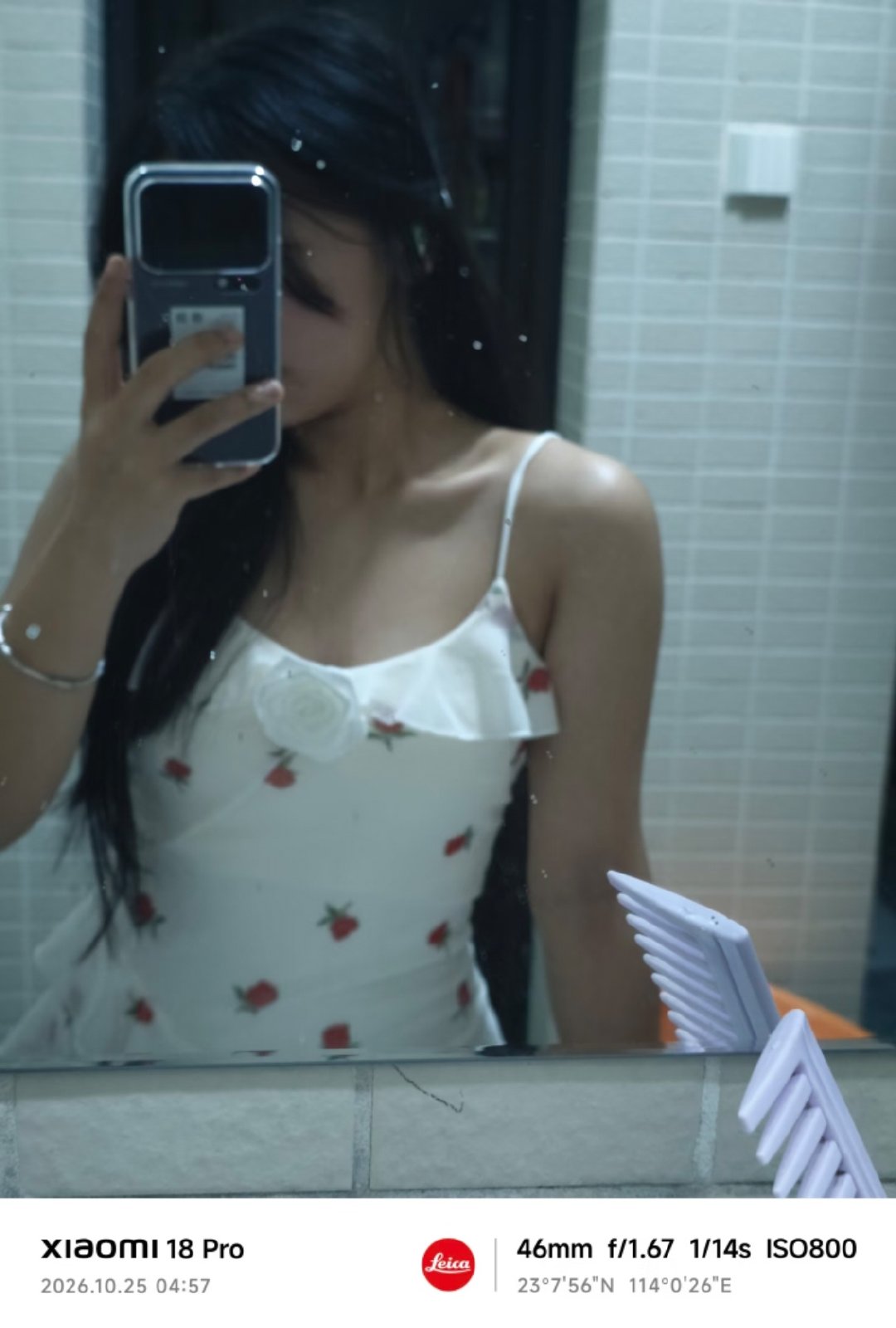 收到一个美女投稿，她说小米18 Pro 拍照好看，不亏是徕卡。 ​