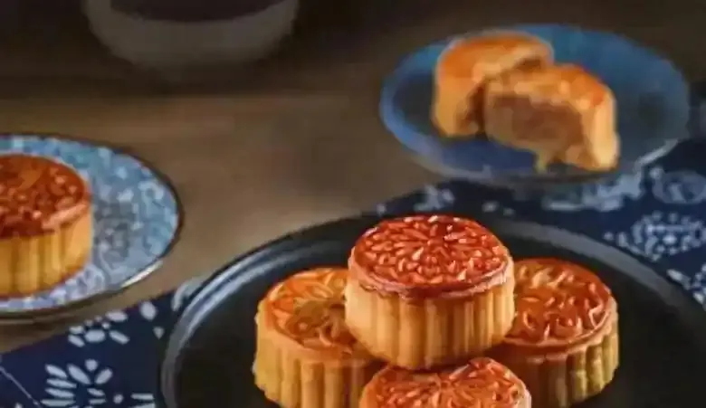 千元月饼卖不动了，几块钱一块的反而在排队

今年中秋前，商超里的高端礼盒打折都少