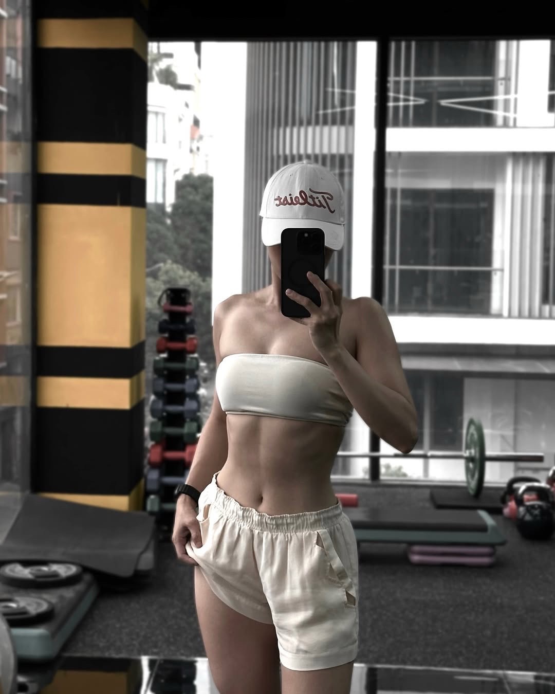 <p>爱健身的小姐姐 正常健身穿搭无不良价值观导向 <!--{img...