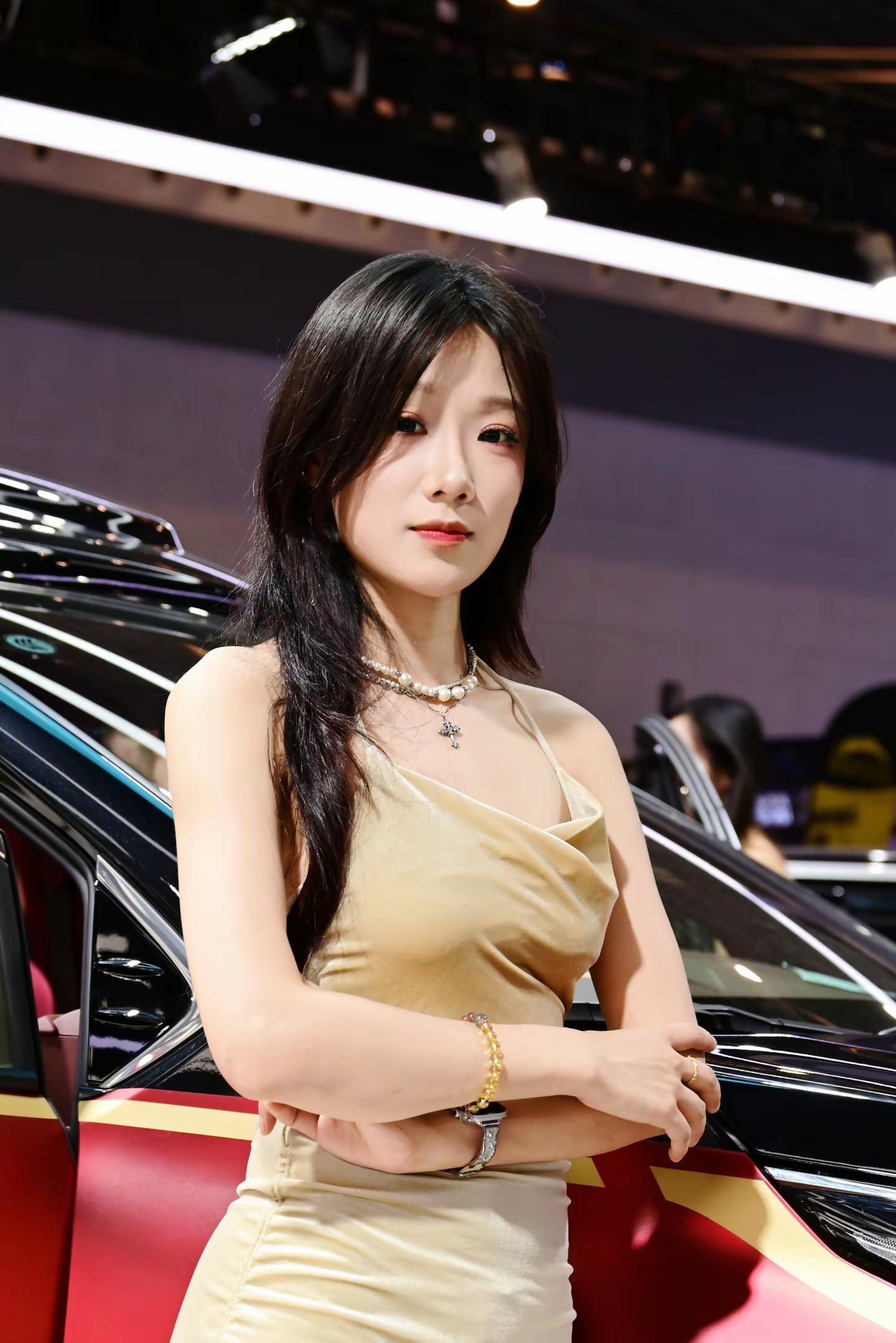 高级感拉满。   有知道小姐姐是哪位的帮忙