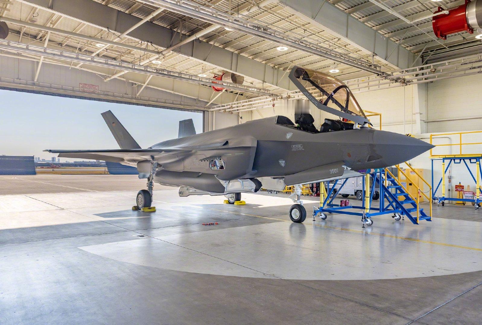 德国首架F-35A闪电II本周在洛克希德·马丁公司的沃斯堡工厂完成了首飞，官方移交仪式定于下周举行。#烽火问鼎计划# ​