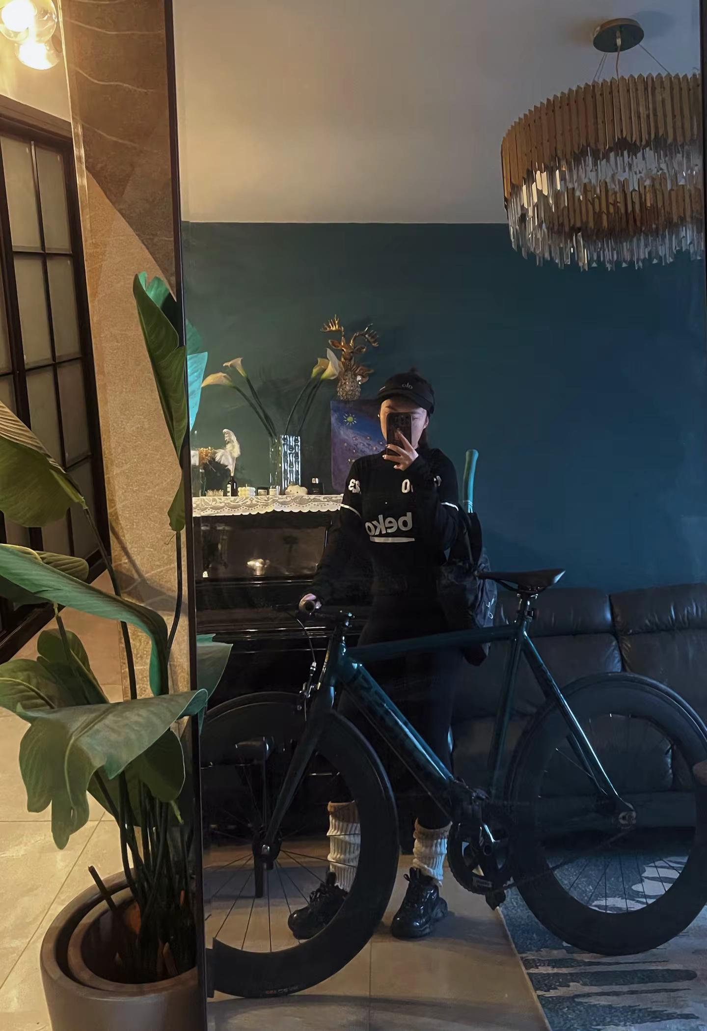 可我不会浓妆艳抹，有点小脾气也不吃香菜