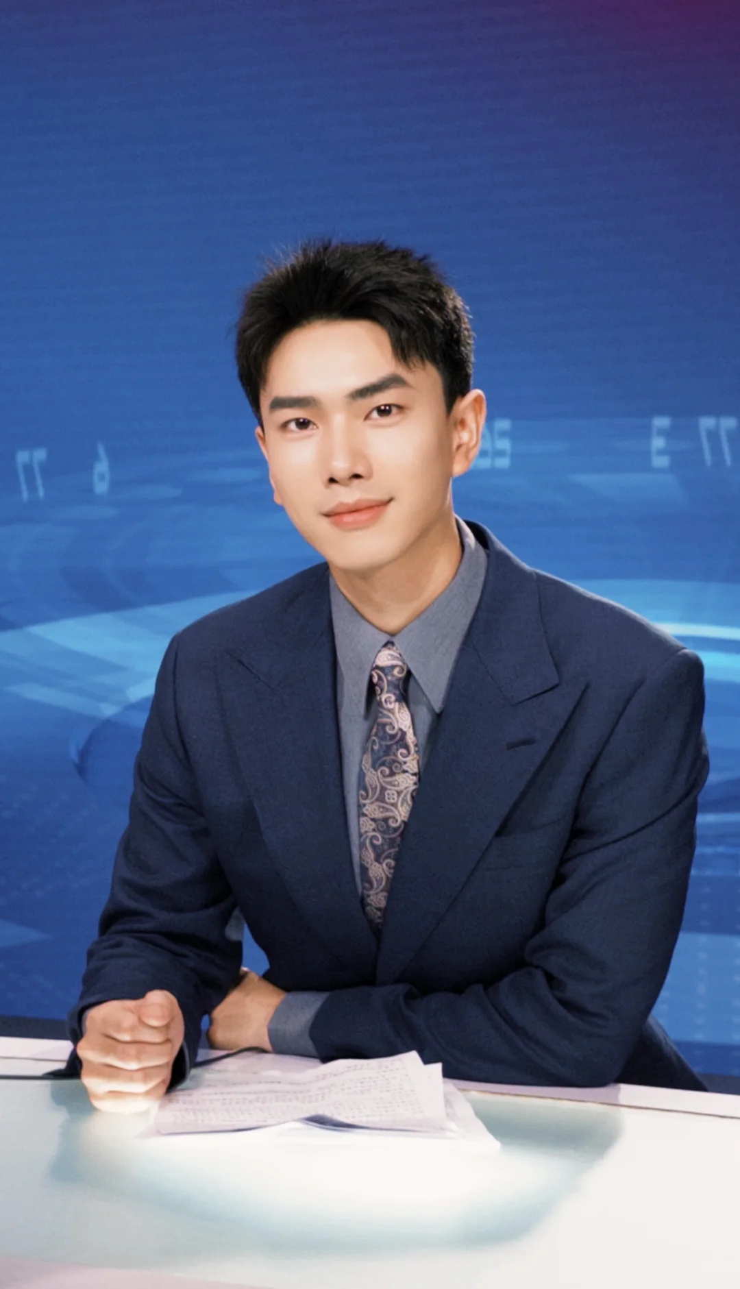 不仅会播新闻，更会拍帅照，让我听一下