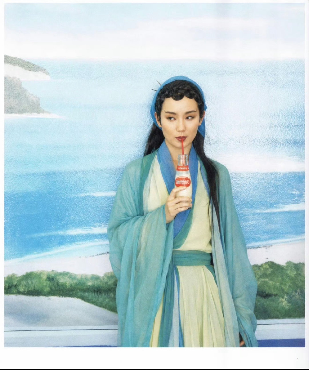 新壁纸，喝维他奶的小青[嘻嘻]#张曼玉[超话]##青蛇# ​