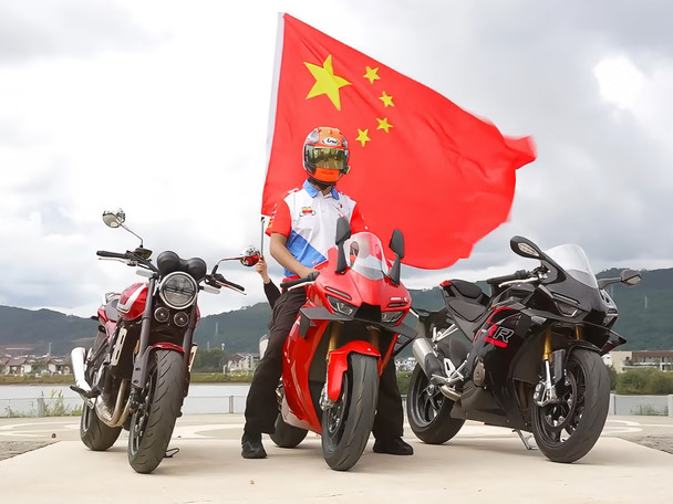 一面红旗，一份热爱