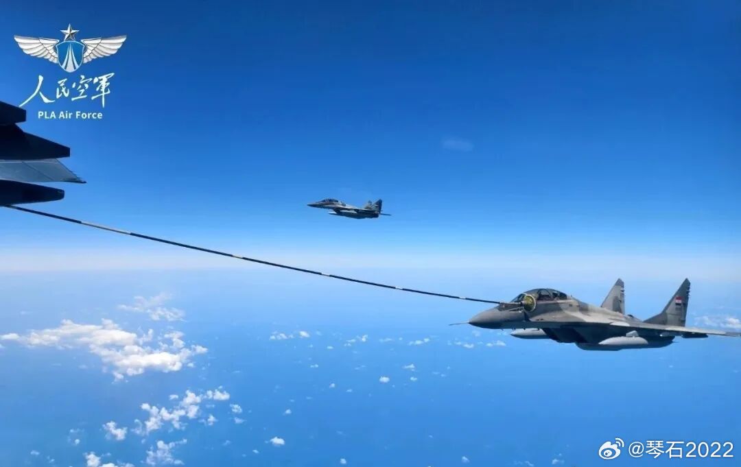 这次给阵风加油
法老会不会买Y20运输加油机？

#中国空中力量##烽火问鼎计划##每天认识一件兵器# ​