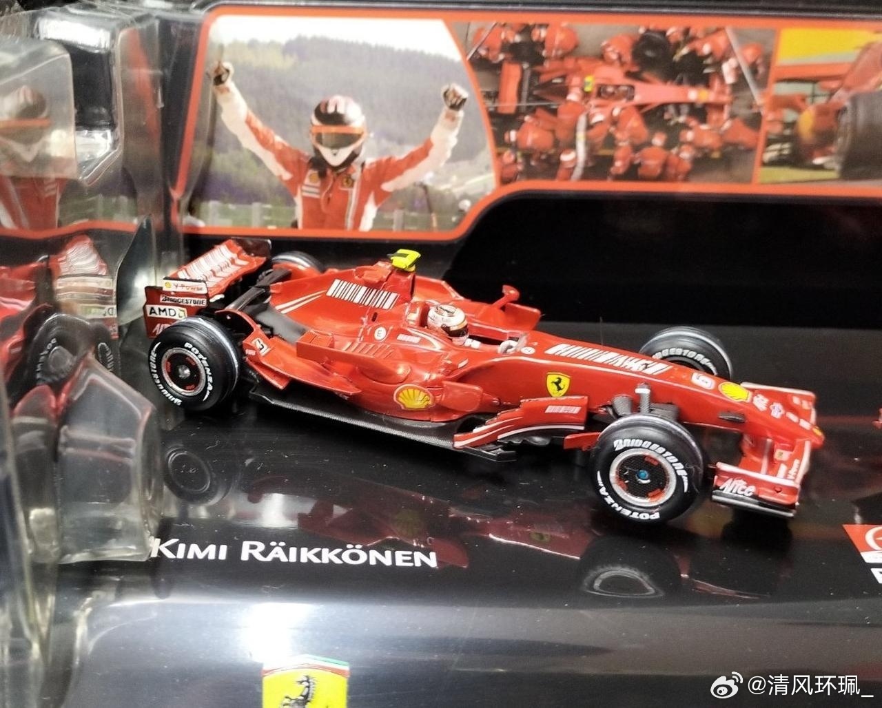 分享一下法拉利2007年F1世冠套装，上一次拿车队车手双料冠军都已经是20年前的事情了，法拉利什么时候才能支棱起来啊[泪]
说回模型本身，第一次买风火轮43比例的F1，十几年前的老车了，做工居然意外得精致。我是挖煤姬日淘购入的，不像网传的那样容易运损，打包还是挺给力的#挖煤姬##日淘任意门# ​