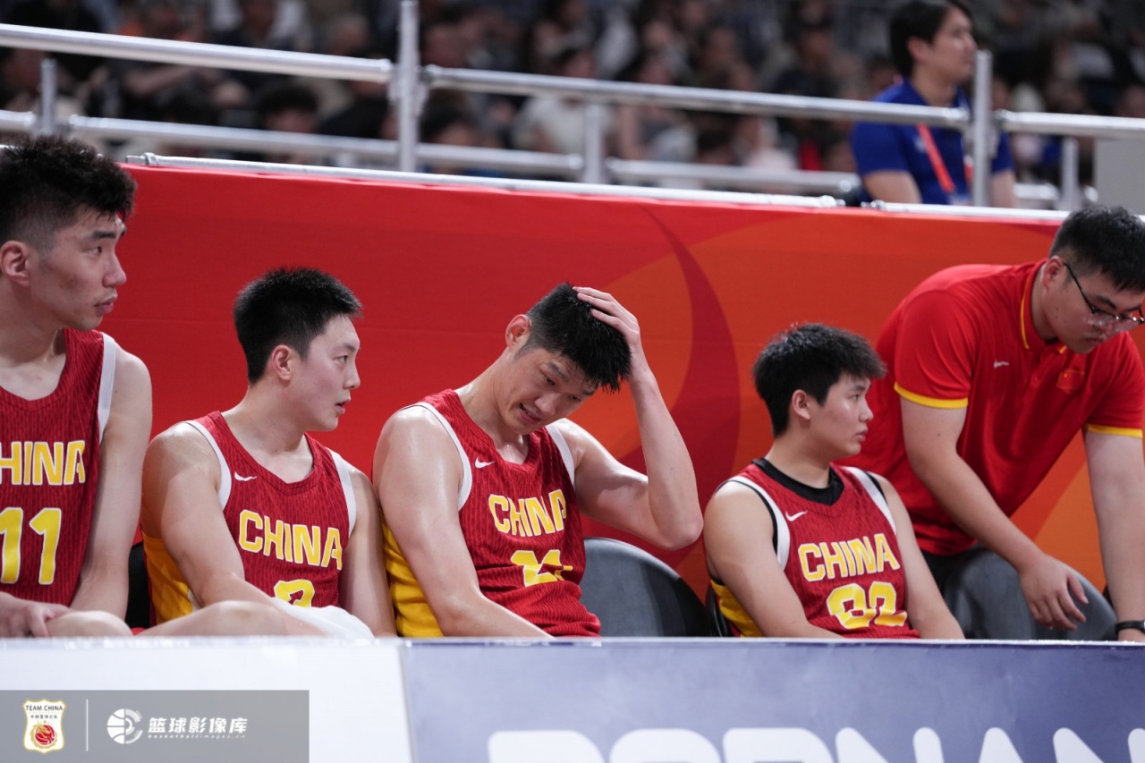 中国男篮的老将，内外核心！

胡金秋，胡明轩在对阵伊朗的铜牌战中，双双2中1！
两人均首发出战，胡金秋打了17分钟，胡明轩打了22分钟！仅一人就贡献4次失误！

全场比赛内外核心，一个队长，一个老将，

每人仅仅贡献2次投篮！

这是郭士强的战术安排？
还是故意消极对待？
中国男篮