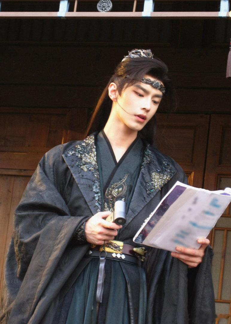 #何与[超话]#  路过的岛屿给点经验 即将返校𐔌՞ ܸ.ˬ.ܸ՞𐦯 ​
