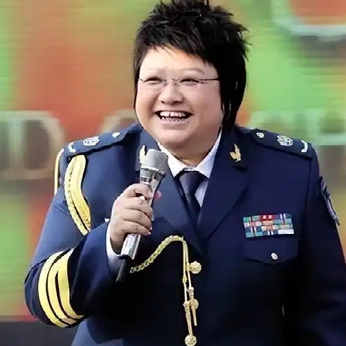 韩红说自己并不知道具备艺术家的气质，是大家发现了她的潜力。

韩红说能有现在的这些成就是必然的，不是偶然的，因为她从小就在艺术方面显示出了天赋。小时候在学校里就是文艺骨干，嗓音非常好，只要有文艺演出，肯定有她。

她非常聪明，什么东西一学就会，一看就懂，属于无师自通的那种，非常受老师的器重，同学们也