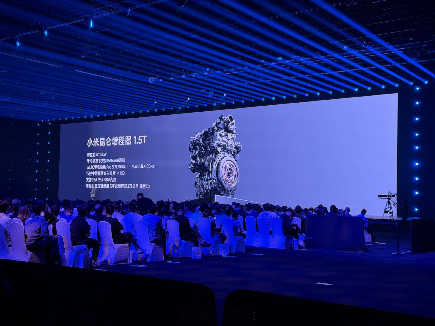 小米这款增程器，峰值功率是 112 kW，放在 N70 Pro 和 Max 上的亏电油耗分别是 5.7L/100 km 和 6.1 L/100 km。

我们实测了这个数据，猜猜看偏离有多少？

#澎程##小米澎程suv今晚上市# ​