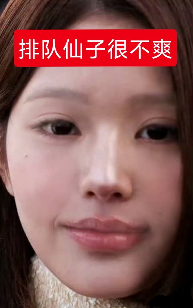 张元英忍了一个月才背上的包包 你们居然敢说是二手的！ ​