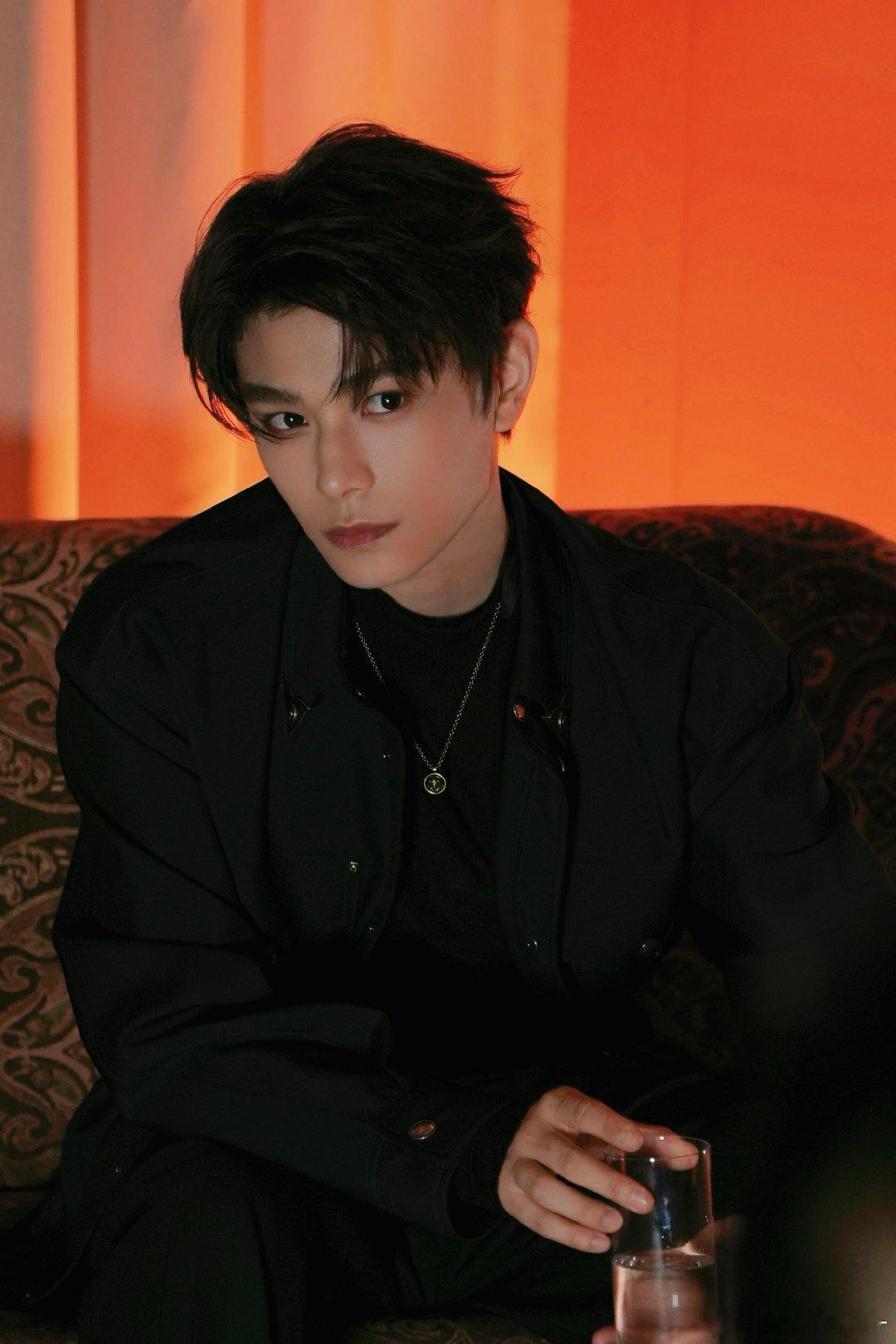#向全世界安利丁禹兮# 💚#丁禹兮# 

世界先爱了我，我不能不爱它——汪曾祺面朝大海，春暖花开，给自己的心一个港湾，盛风盛雨盛欢笑；给自己的心一片蔚蓝，寻寻觅觅，静思淡行


丁禹兮花开锦绣｜丁禹兮赵凌｜赵凌 ｜丁禹兮司宫令 ｜ 丁禹兮赵皑 ｜ 赵皑 ｜丁禹兮爱在无尽夏 ｜丁禹兮沈言  ​