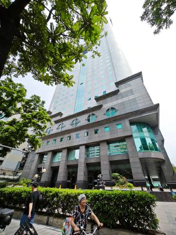 进城日调整到月底，要赶时间回去，今天不找吃的，怀旧。<br />28年...