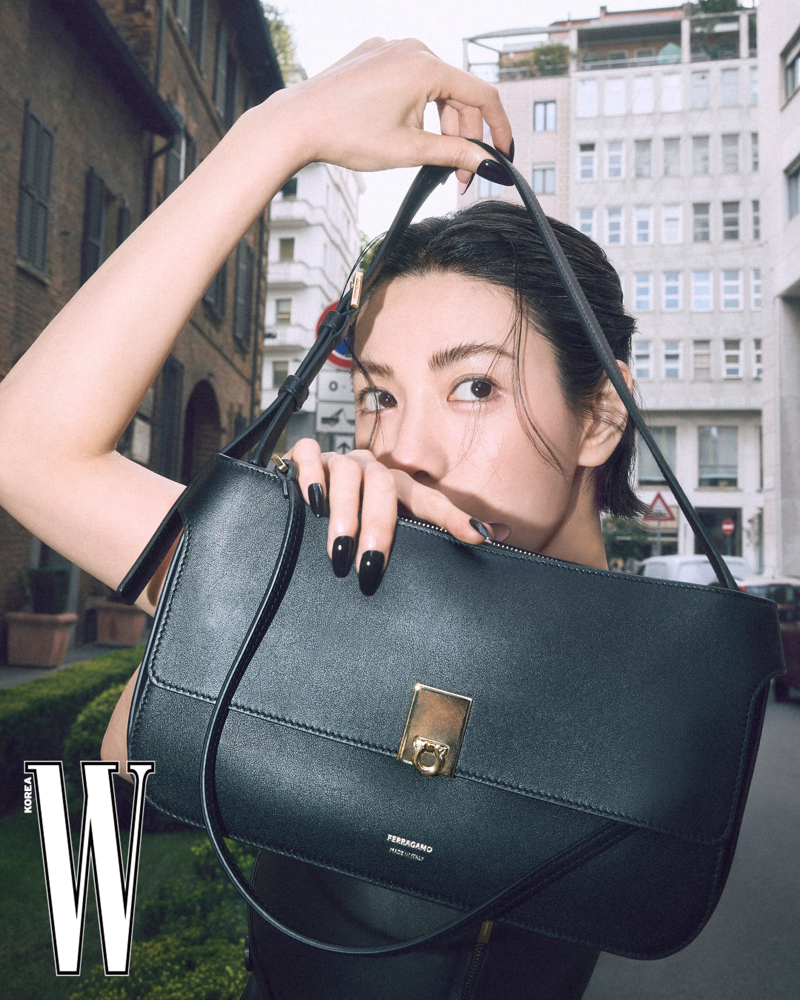 林珍娜 在米兰时装周｜W Korea 

#时装周# #春夏时装周# ​