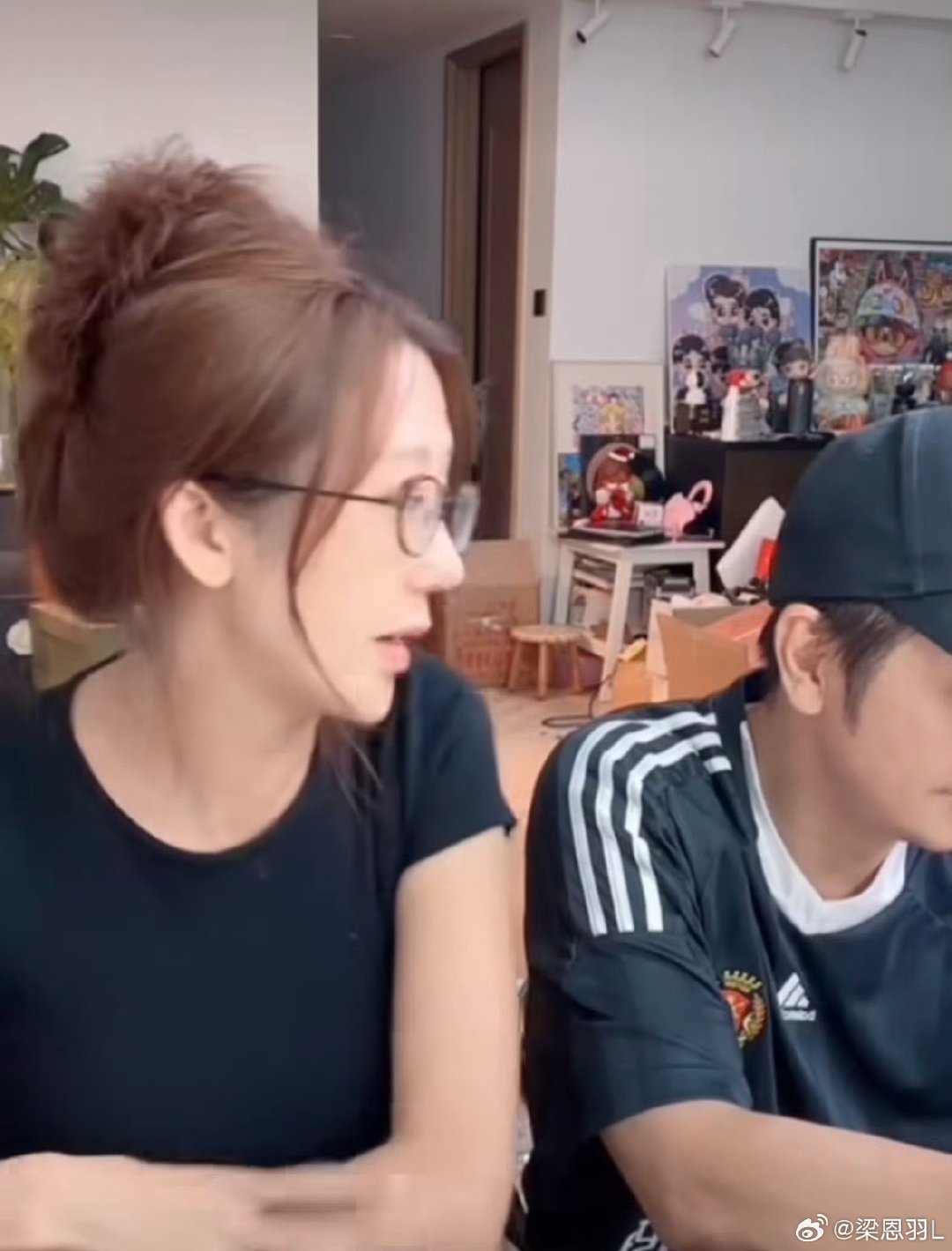 #德子的窝[超话]##蒋丽莎曝陈浩民曾给前女友买房#直播现场气氛微妙，夫妻谈心引来热议 ​