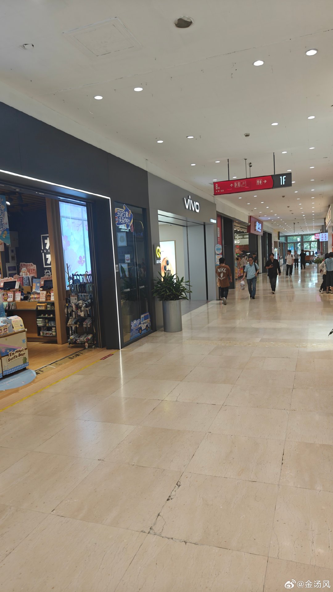 中环百联发现以前大众ID门店已经改成了vivo门店。 ​