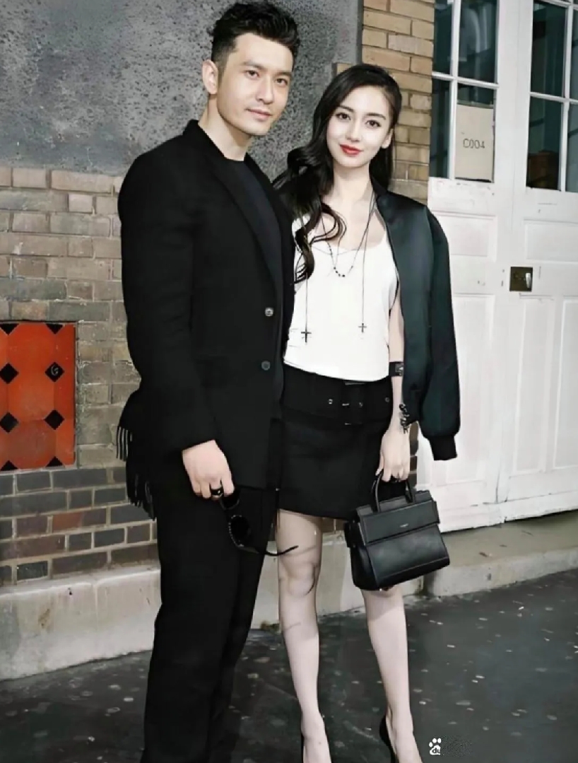 我问男同事：“杨颖长得那么漂亮，黄晓明为啥还跟她离婚了呀？”

男同事冷笑一声，不紧不慢地说：“一个男的连豪宅、儿子抚养权都不要，铁了心要离婚，你想想是为啥？”我迫不及待地追问道：“到底为啥呀？快告诉我。”
 
老话讲：人前留一线，日后好相见。夫妻之间最忌讳当众扫人面子。公开场合，普通人要顾及体面，