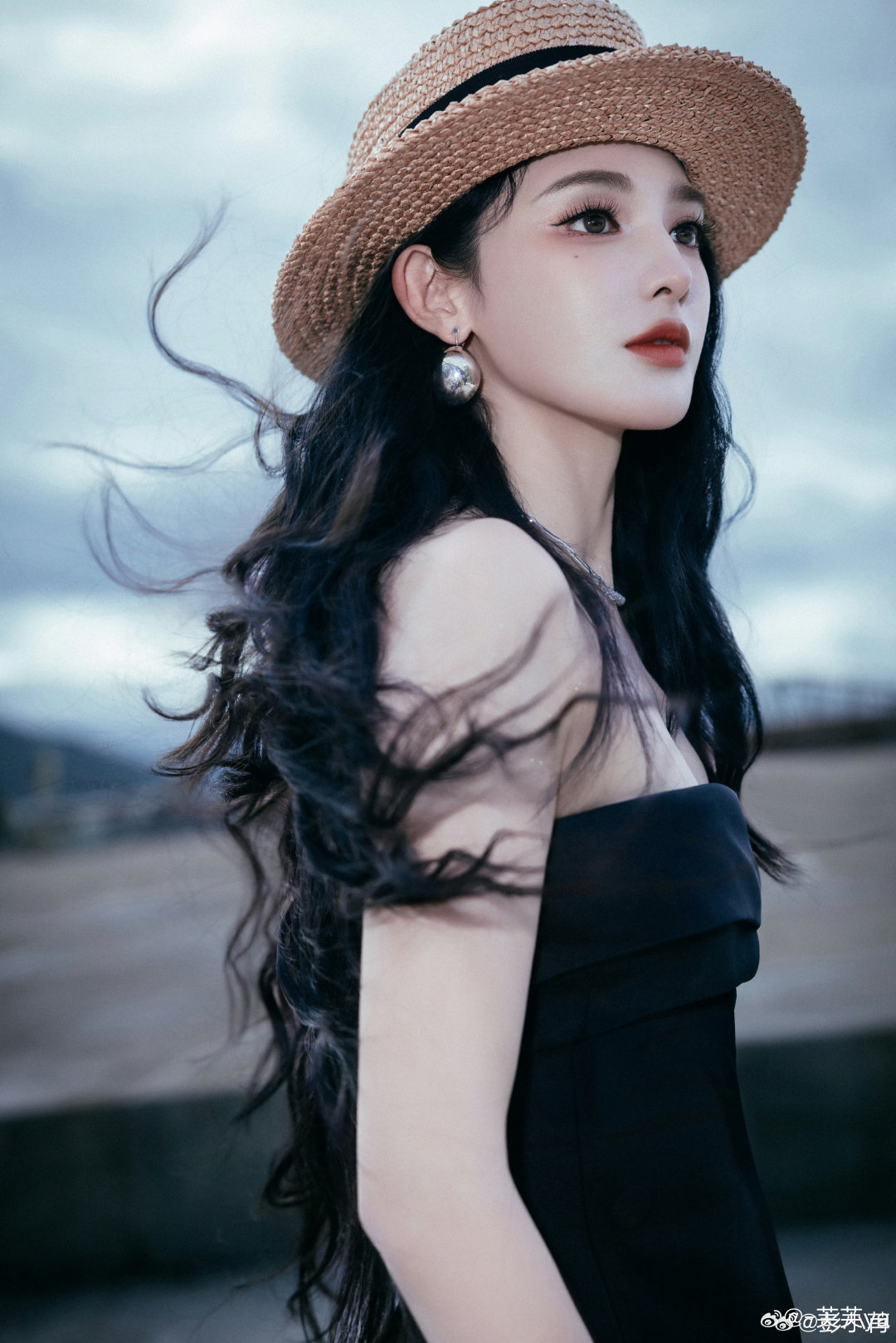 #朝无念官方[超话]##彭小苒朝无念# pxr#朝无念# 

“你是常年不败的花，温暖四季的光”  𝒴𝓸𝓊 𝒶𝓇 𝓉𝒽𝓮 𝒾𝒶𝓁 𝓮𝓃 𝒻𝓁𝓸𝓌𝓮𝓇, 𝓌𝒶𝓇𝓂 𝒻𝓸𝓊𝓇 𝓸𝓃𝓈 𝓁𝒾𝓰𝒽𝓉.

​