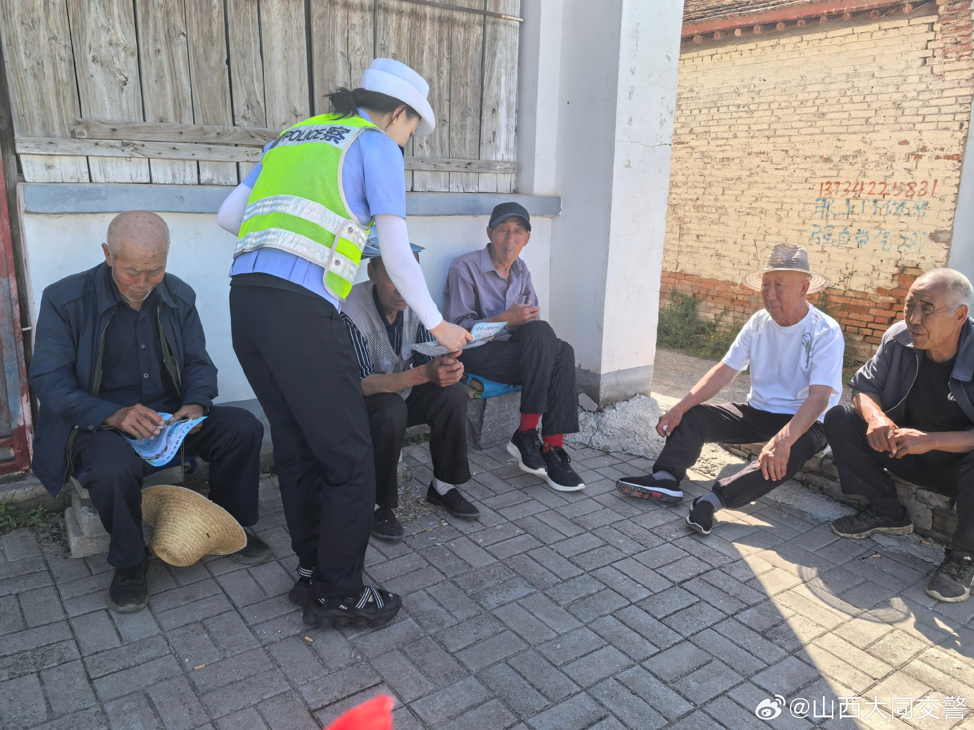 左云交警深入三屯乡、黄村开展“美丽乡村行” 筑牢农村交通安全防线