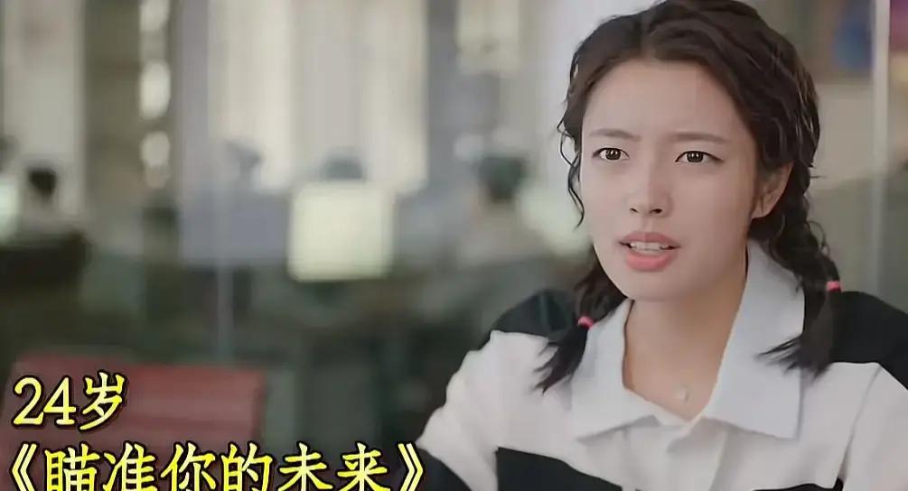 在流水线假人脸扎堆的影视圈里，徐若晗靠着一部《玉簟秋》杀出来，算是给资本的选角审美提了个醒。
很多人看剧里那个叶平君，第一反应都在好奇：这姑娘到底是哪家力捧的新人，怎么不声不响就挑了大梁？
翻一翻履历才发现，没后台强推，也没什么惊天动地的绯闻，人家在这条路上不声不响熬了整整六年。
从二十出头演