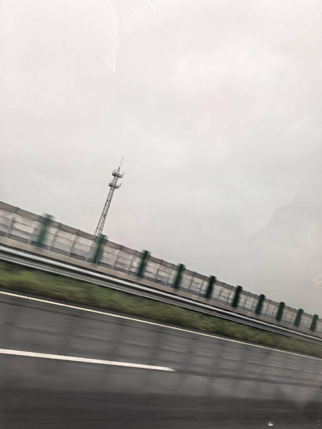 雨夜高架迈巴赫（bushi ​