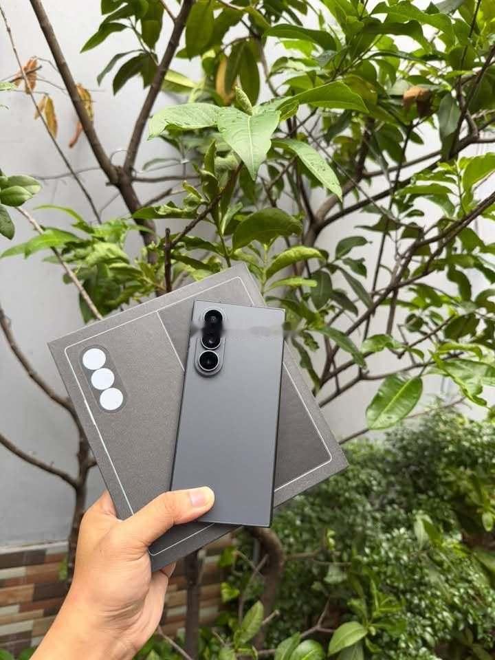 三星 Galaxy Z Fold8 Ultra 融合了旗舰级性能、更清晰的折叠屏、升级的摄像头、更轻薄的设计以及更长的电池续航时间 ​