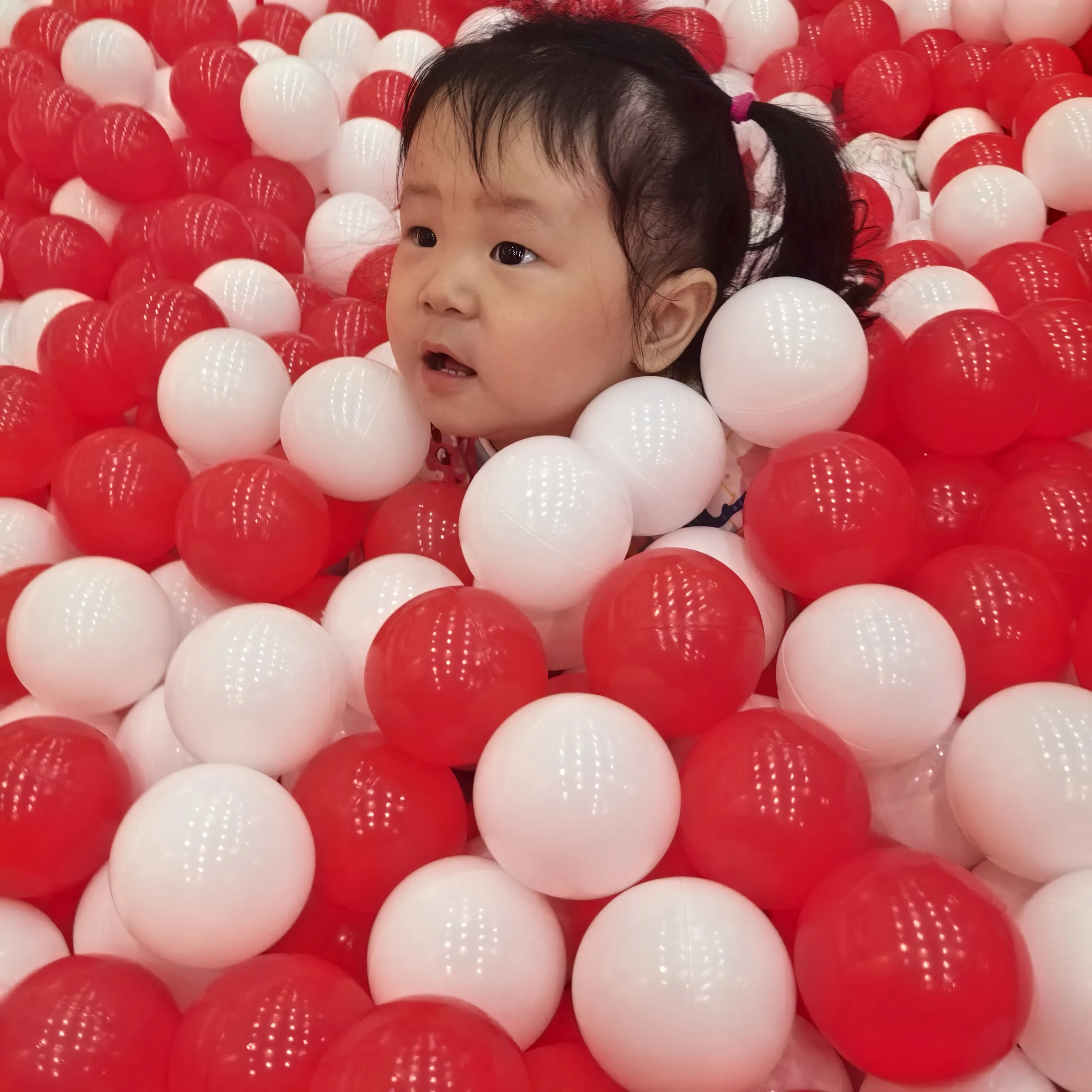 我老家无论上衣兜还是裤子兜，统一叫“荷泡”
例如：你掏掏荷泡里还有几张一百的钱？