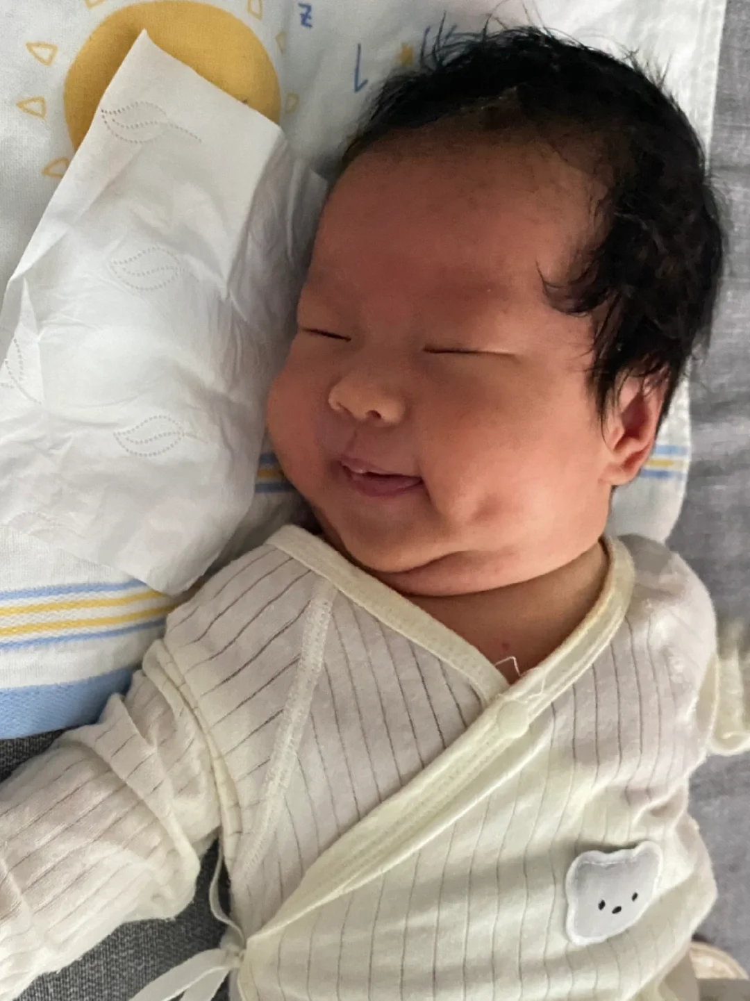 儿保被批评，宝宝落地醒抱睡是你哄睡的问题