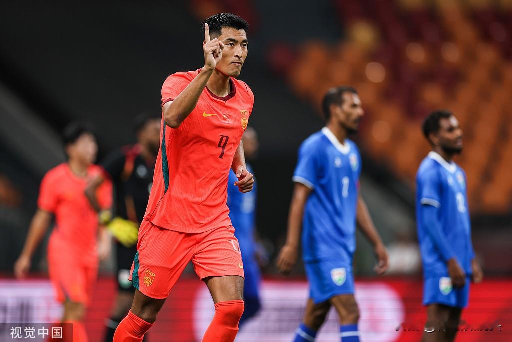 国足3-0轻取马尔代夫，王子铭13分钟狂轰三球，赵松源首秀险破门