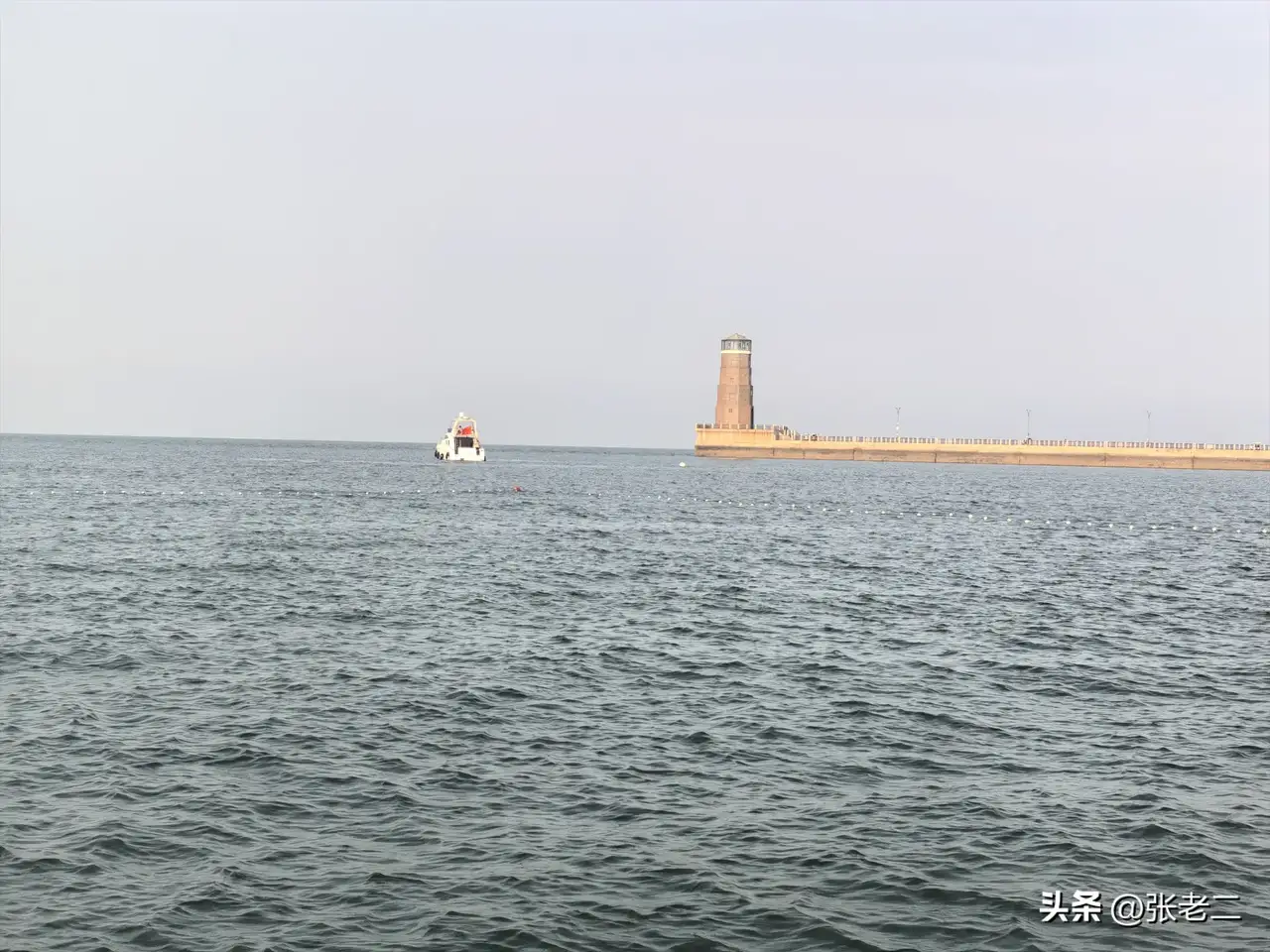 之前就蹲到日照要建自己的陆地火箭发射指挥中心的消息，没想到首发任务直接定在了谷神星一号海射型遥八运载火箭上。
这次直接玩“陆地指挥，海上发射”的新模式，指控中心就在日照经开区，相当于把发射的“指挥大脑”直接安在了家门口。从发射前全系统检查、倒计时走流程、点火指令下达，到火箭起飞到入轨前的上升段全程监