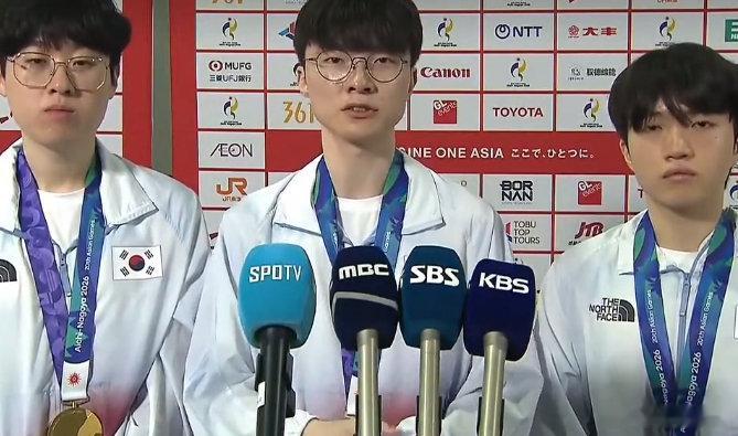 Faker谈到没有在决赛中上场：比起在决赛舞台上比赛，我更大的目标是让团队赢得冠军，所以我并没有过多地考虑超出这个目标的任何事情。

#Faker回应亚运决赛没上场##Faker回应冲击亚运会第三金# ​​​