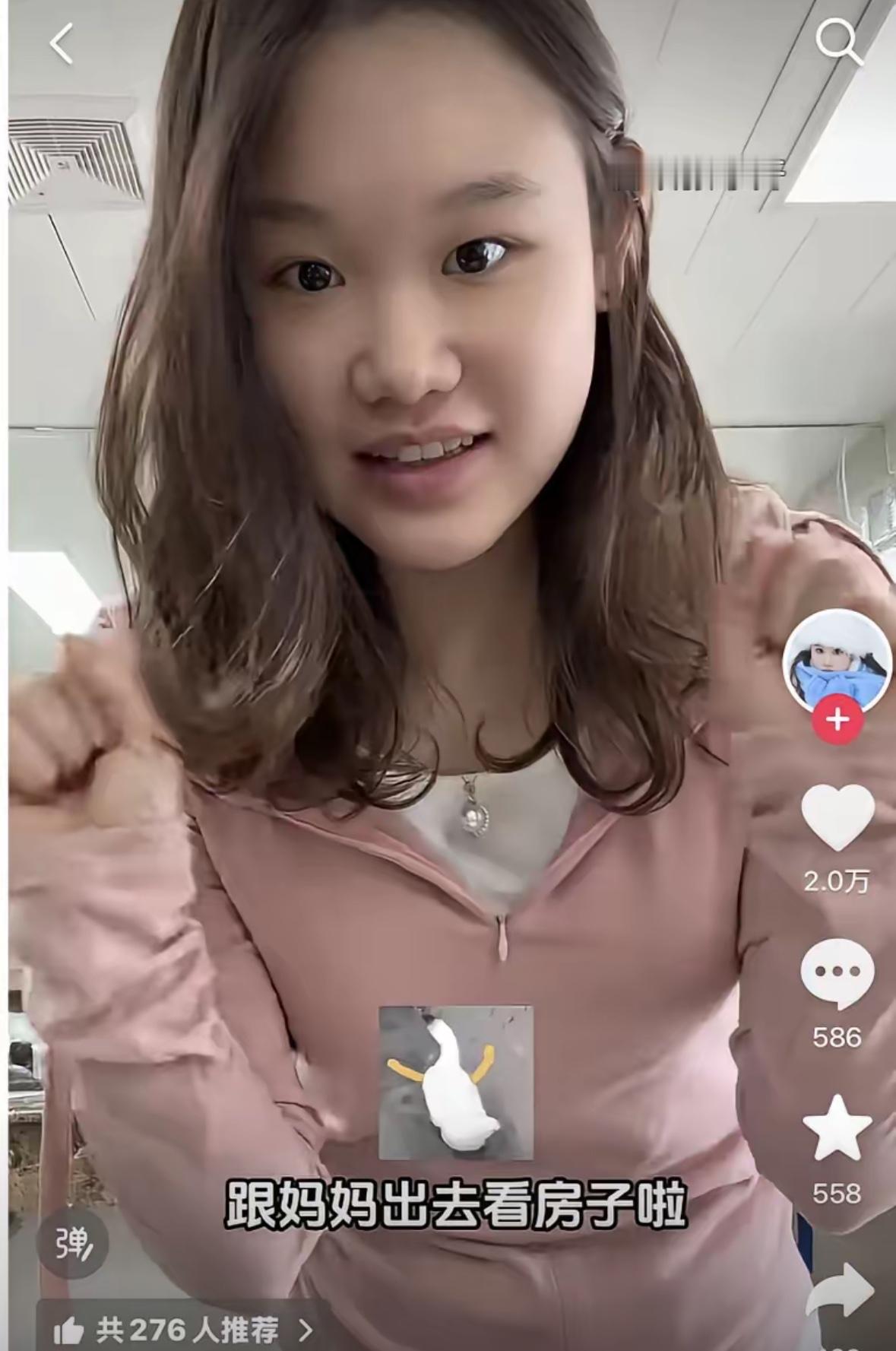 谁能想到，一个拿过奥运金牌的姑娘，
退役后最想做的事，
居然是租一间小到厨房转身都费劲的房子。

张家齐13岁全运会拿81万奖金，职业生涯总奖金粗估150到200万。但她三张卡全在妈妈手里，自己想学理财都没钱可理。父母十几年不上班，日子怎么过的，想想就明白了。

更耐人寻味的是，她退役时欢天喜地要在