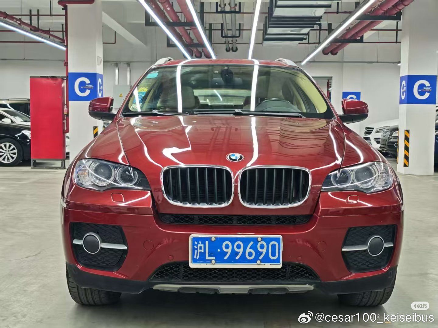这辆开过的宝马X6，满级xDrive35i，安全行驶9w公里，车况精品很正常，金属件原版，曾经的新车指导价106.3万元，动力平顺，搭载了3.0T N55双涡轮增压发动机，配置很多，佛系开着就舒服多了，依然确实是非常合适的车 ​