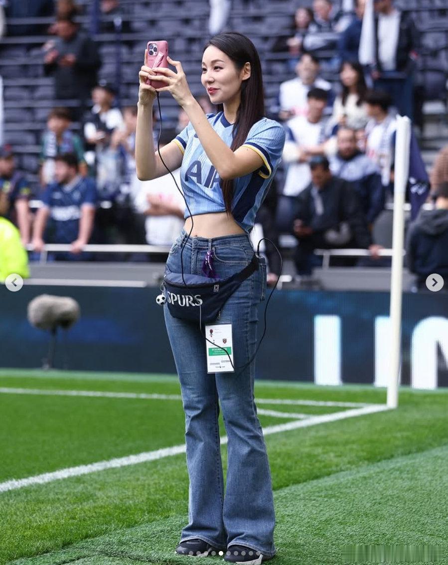 与霍华德合影的韩国网红Eunbi Lee / 이은비还是孙...
