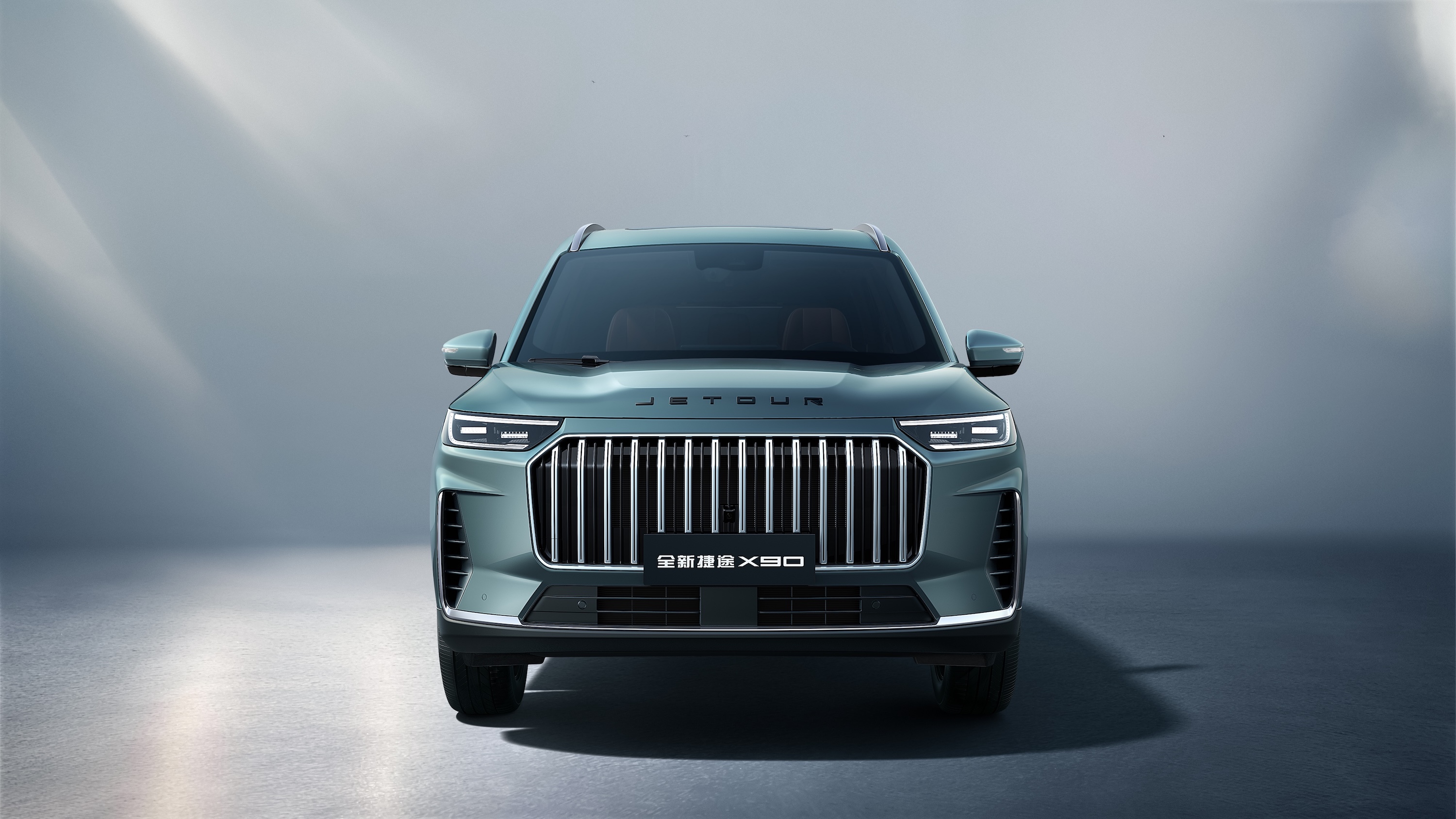 主打全家舒服！全新捷途 X90 这台家用 SUV 有点实在
最近全新捷途 X90 正式上市，看完发布会的最大感受：这台车是真的把大家庭出行琢磨透了，不是堆参数的花架子。
先看价格，上市指导价 12.29‑15.99 万，置换入手最低 9.99 万起，对于一台大尺寸家用 SUV 来说，诚意是摆在台面上