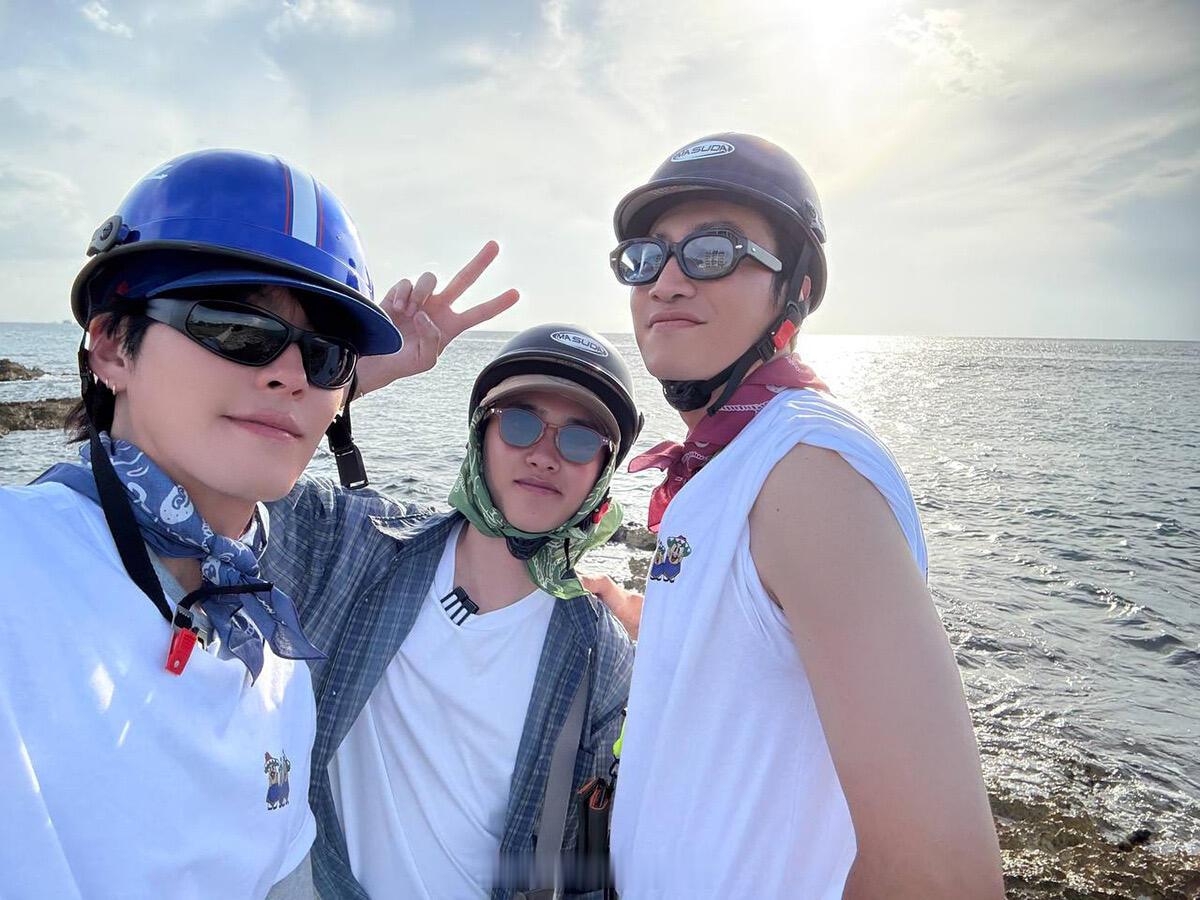 #李光洙金宇彬看都暻秀演唱会# 李光洙金宇彬看都暻秀演唱会，老罗会来嘛！#李光洙金宇彬去看都暻秀演唱会了# ​