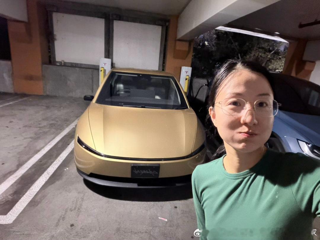 来充电遇到特斯拉员工来给cybercab充电[哈哈]

小小一辆有点可爱 ​