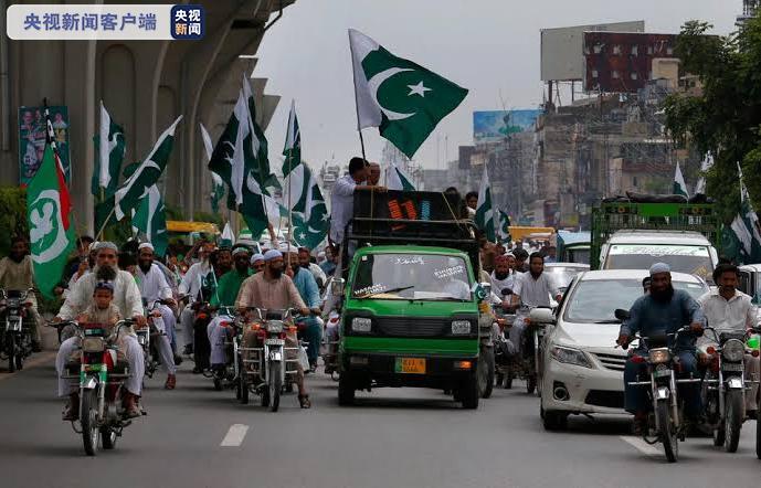 巴基斯坦民眾街頭狂歡慶賀獨立日-圖6