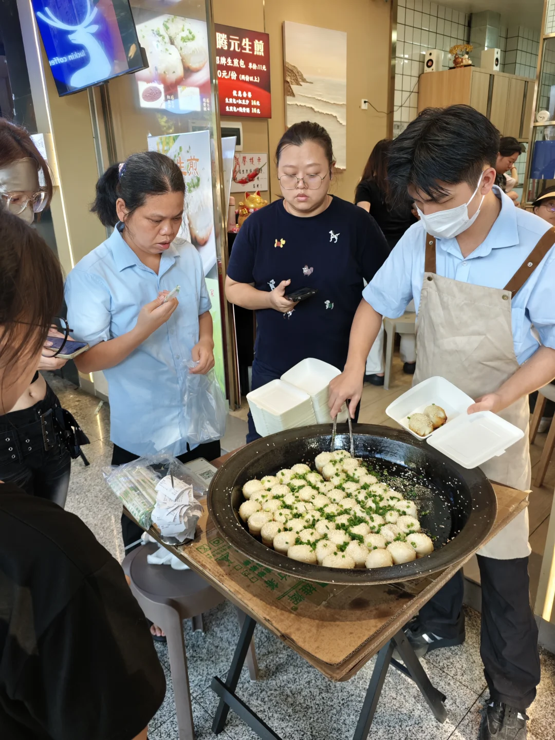 腾元生煎！西华路顶流美食开到天河南也排队