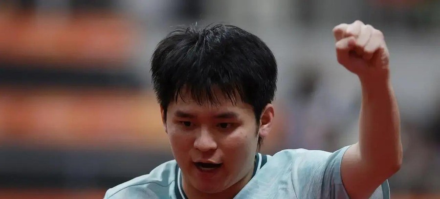 21岁林诗栋4-0横扫王楚钦，32分钟打崩卫冕冠军！三天11场拿三金一银，王楚钦赛后说这是我最后一届亚运会
名古屋亚运会乒乓球男单决赛落幕的那一刻，比分牌上写着一个刺眼的数字：4比0。四局比分11:5、11:8、13:11、11:5，全场仅用32分钟。王楚钦，这位上届亚运会独揽四金的卫冕冠军，在决赛