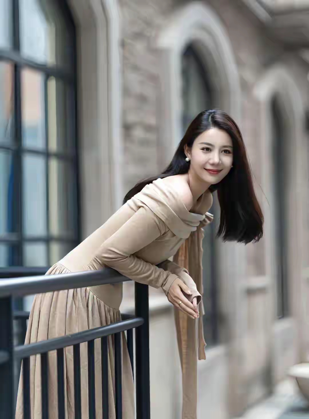 漂亮温婉优雅气质的成熟美女！