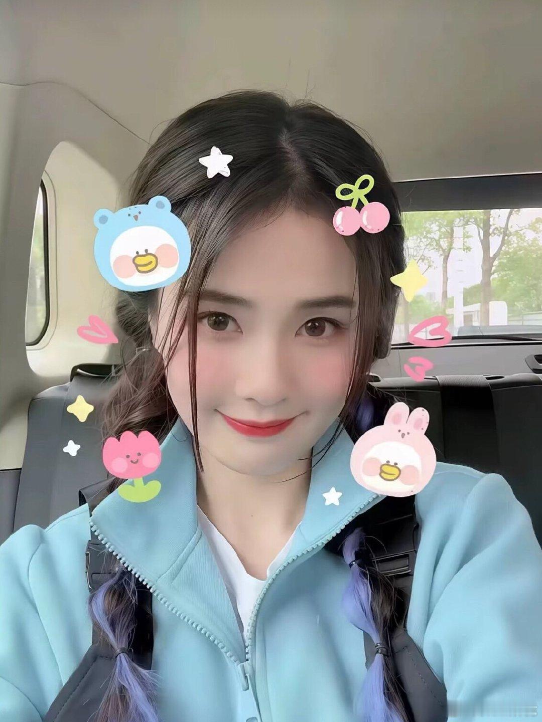 #白鹿[超话]##白鹿开到荼蘼被挟持路透#bl#白鹿# 
成名的代价是干什么都要被骂吗？
Is the price of being famous that you get scolded for everything you do?
​