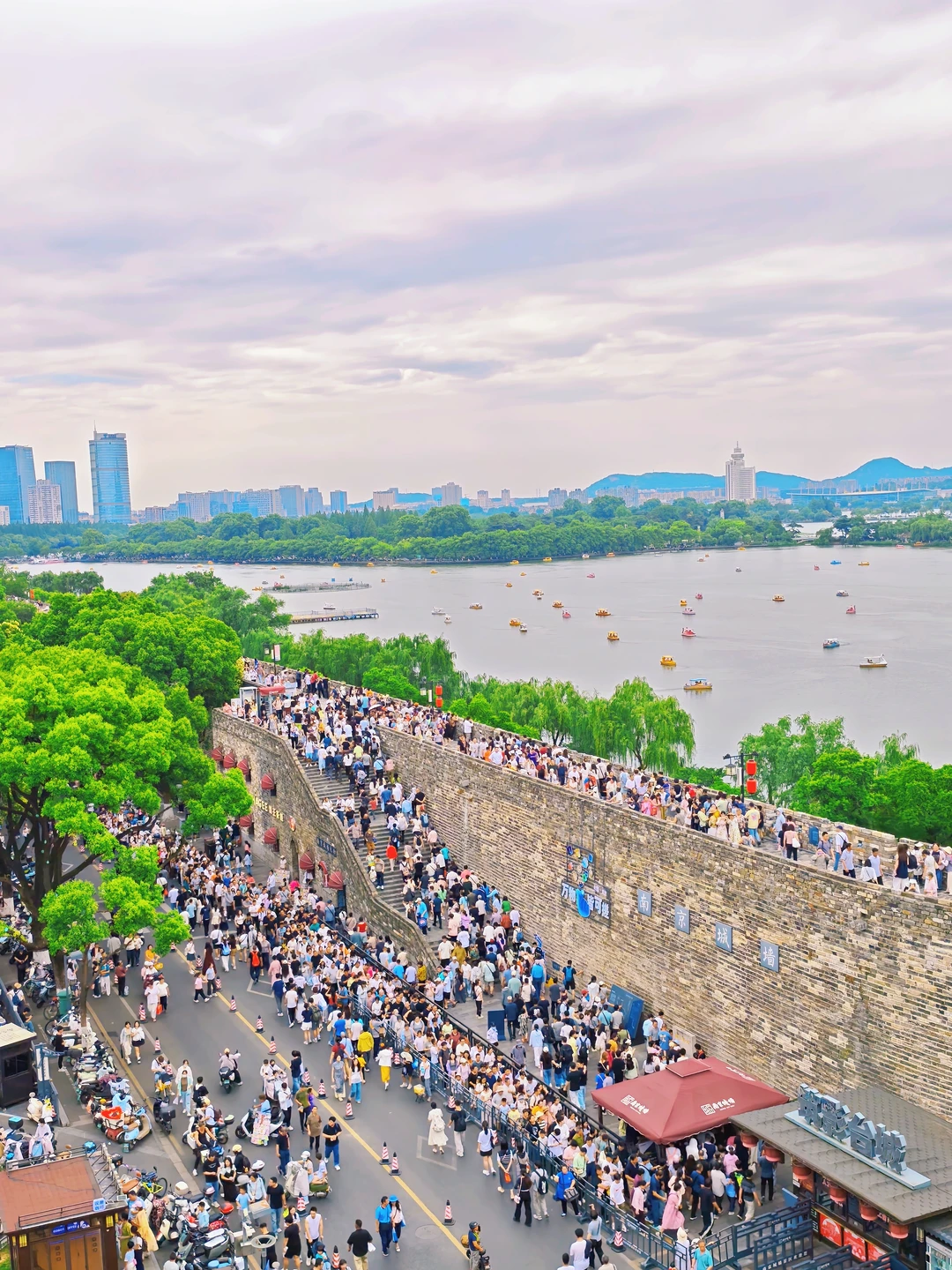💥南京城墙免费开放！解放门限流排队啦！