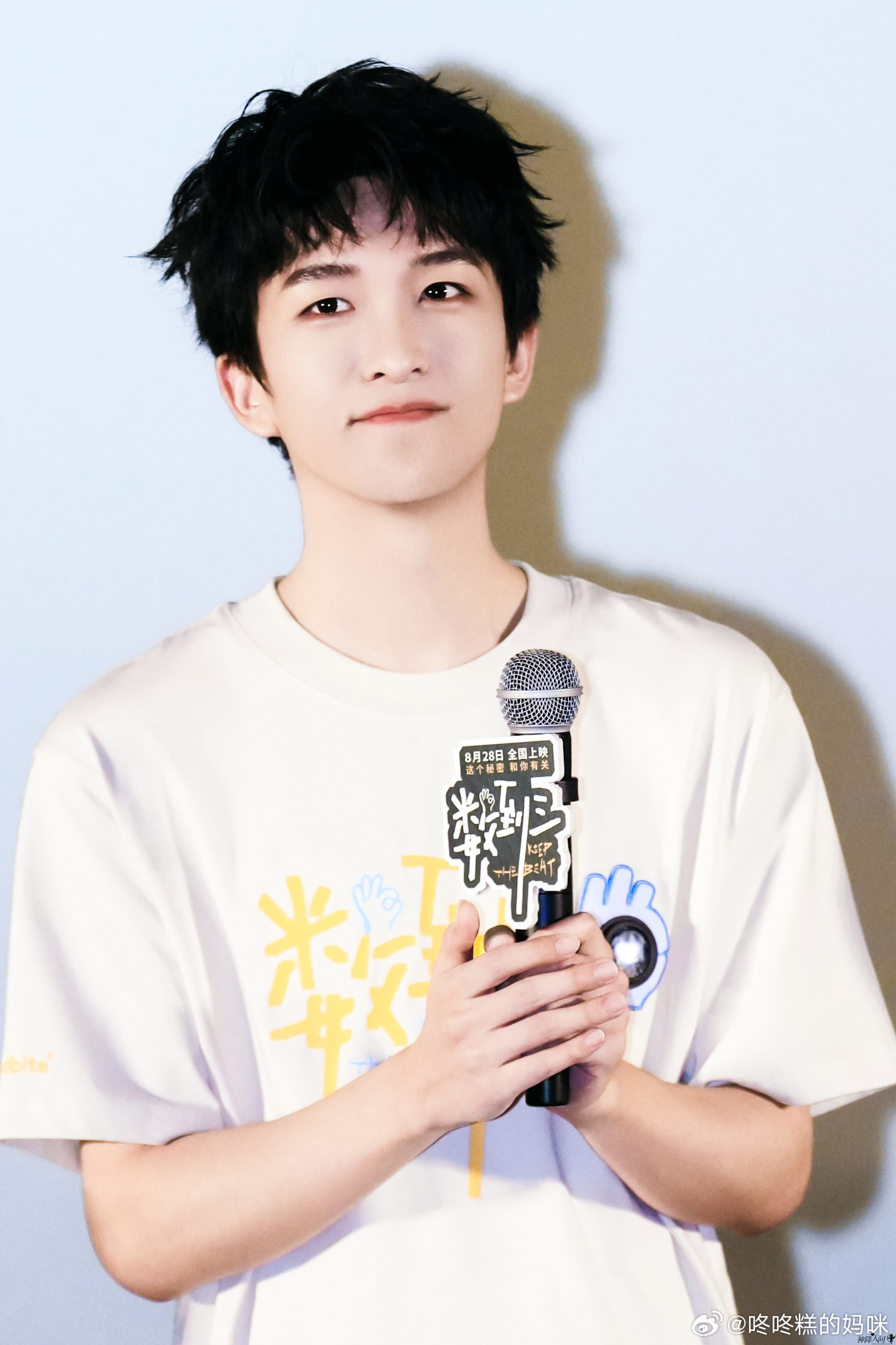 #黄子弘凡[超话]# hzhf#黄子弘凡数到三# hzhf#黄子弘凡的421种色彩# 

“星河坠入潮汐，爱意涌入眼底。” "𝓣𝓱𝓮 𝓼𝓽𝓪𝓻𝓼 𝓯𝓪𝓵𝓵 𝓲𝓷𝓽𝓸 𝓽𝓱𝓮 𝓽𝓲𝓭𝓮, 𝓪𝓷𝓭 𝓵𝓸𝓿𝓮 𝓯𝓵𝓸𝔀𝓼 𝓲𝓷𝓽𝓸 𝓽𝓱𝓮  ​