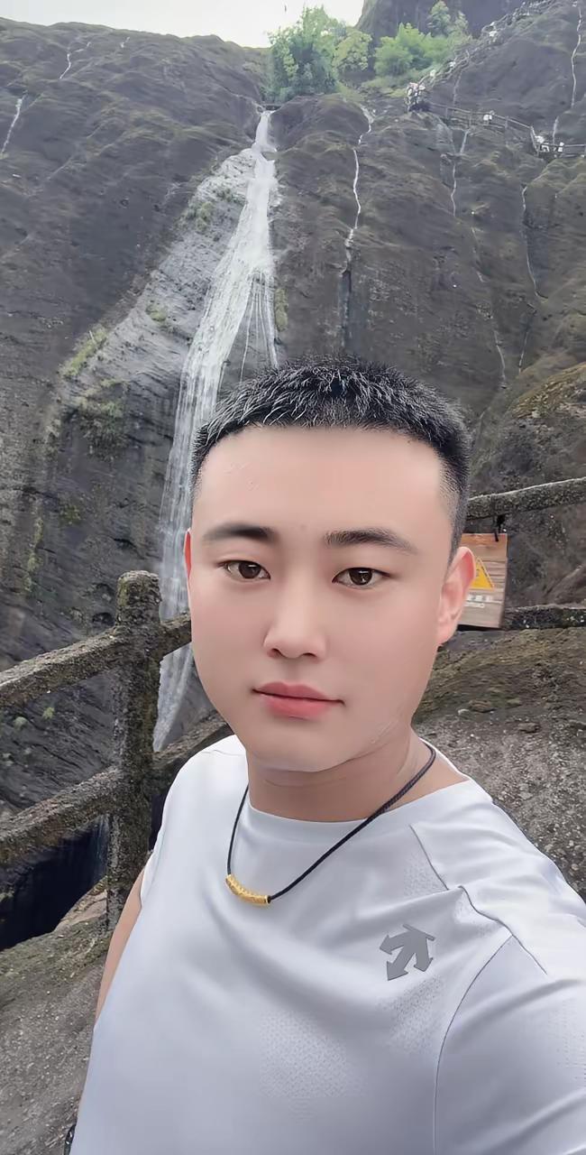 有没有纹身的小姐姐，评论区甩几张照片，嘎嘎板正那种