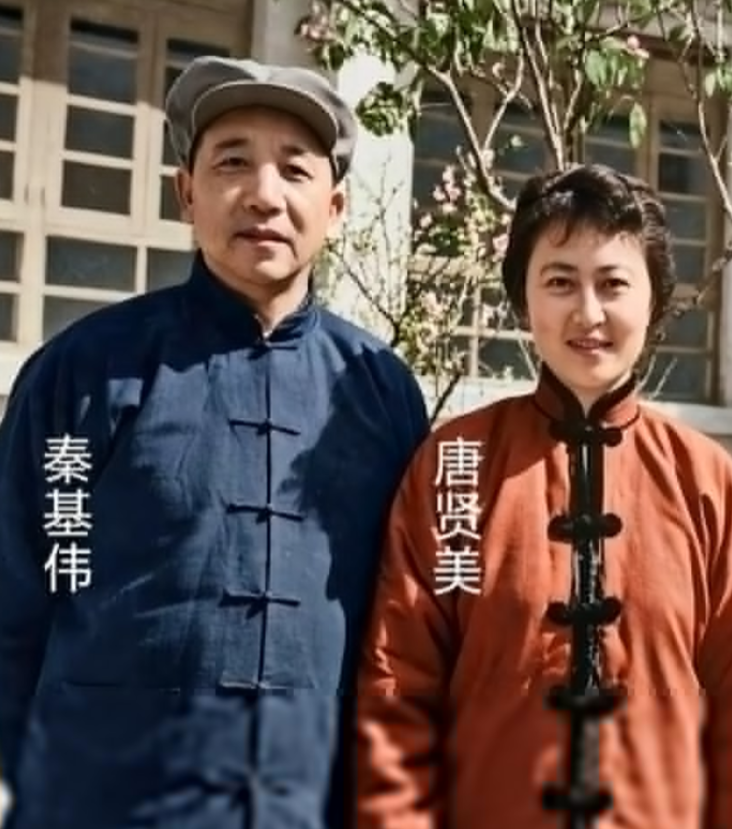 1953年的全国英模报告会，39岁的秦基伟遇见了24岁的唐贤美。一个是刚从抗美援